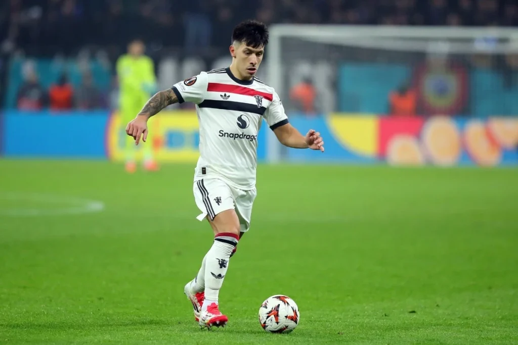 Lisandro Martínez krytykuje Manchester United po porażce z Atlético Madryt Manchester United - Lisandro Martínez 1